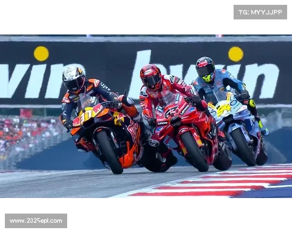 2025赛季纪录片素材丰富，红牛内斗与迈凯伦逆袭成主线