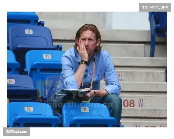 无人机短暂飞入柏林奥林匹克球场上空，比赛一度中断三分钟